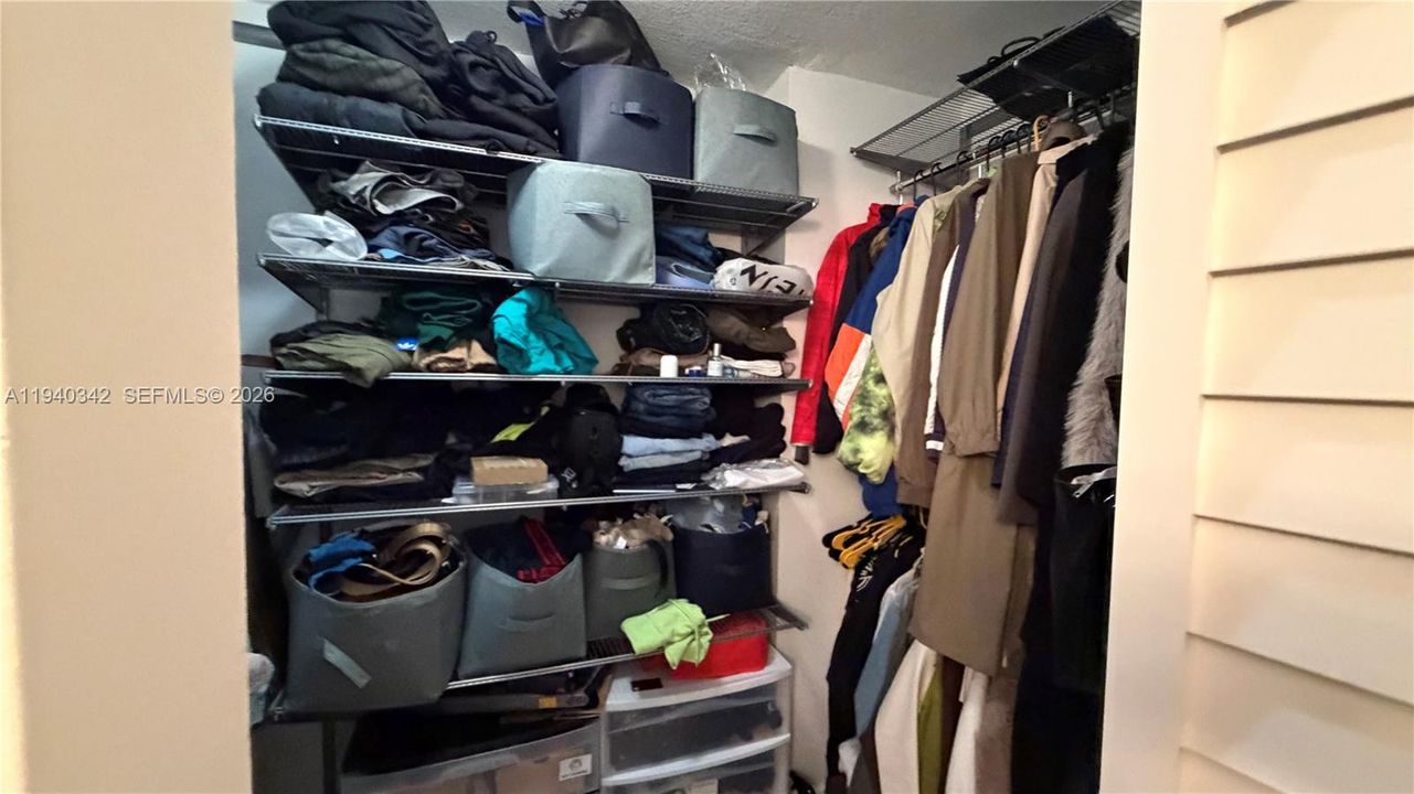 For Rent: $2,500 (2 beds, 2 baths, 1213 Square Feet)