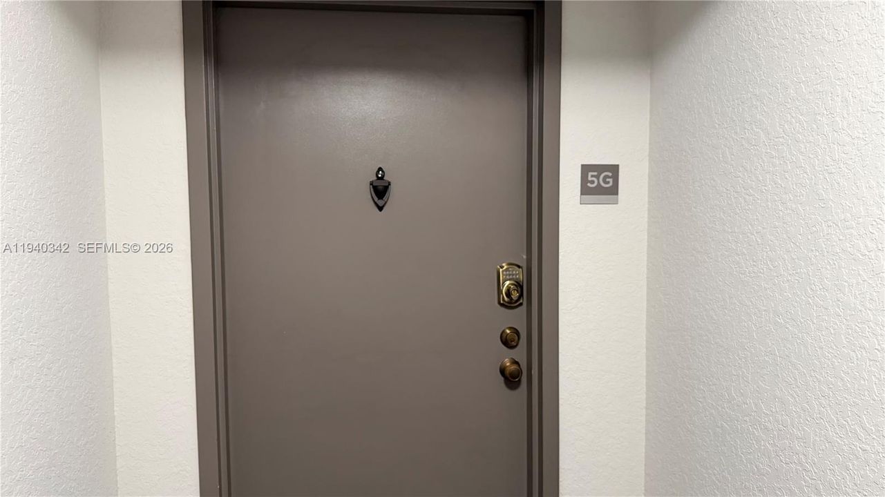 For Rent: $2,500 (2 beds, 2 baths, 1213 Square Feet)