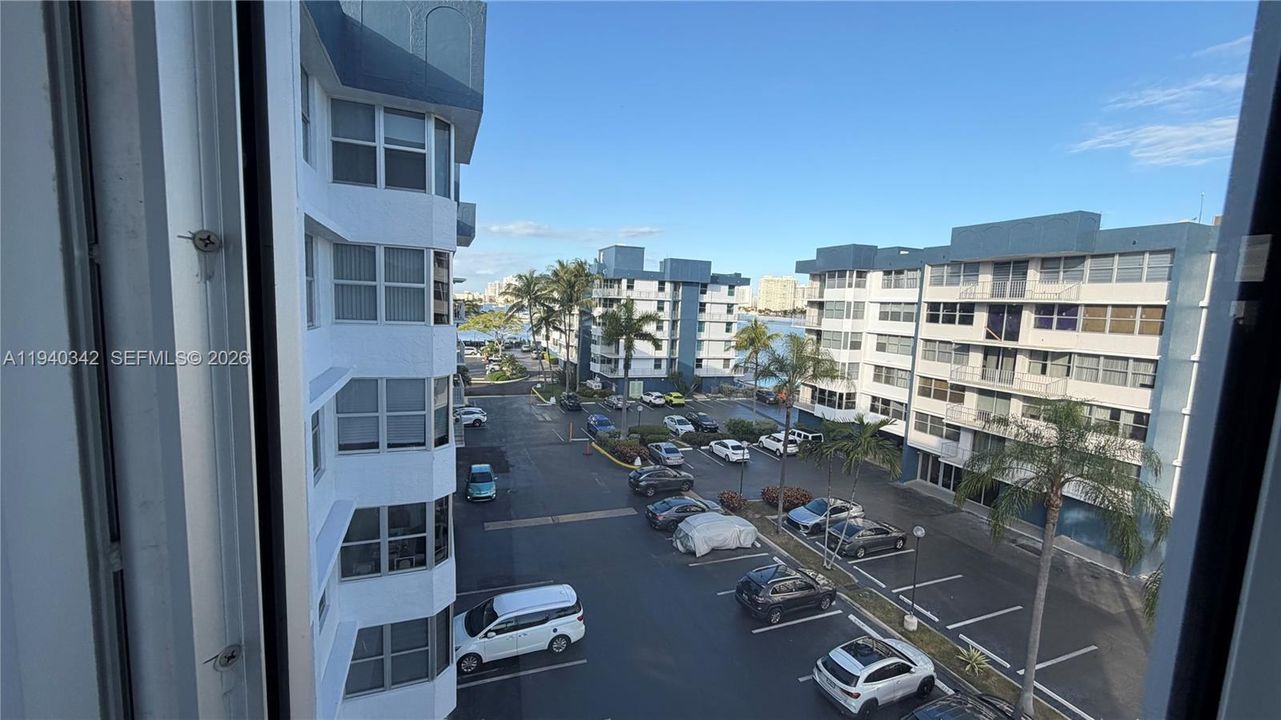 For Rent: $2,500 (2 beds, 2 baths, 1213 Square Feet)