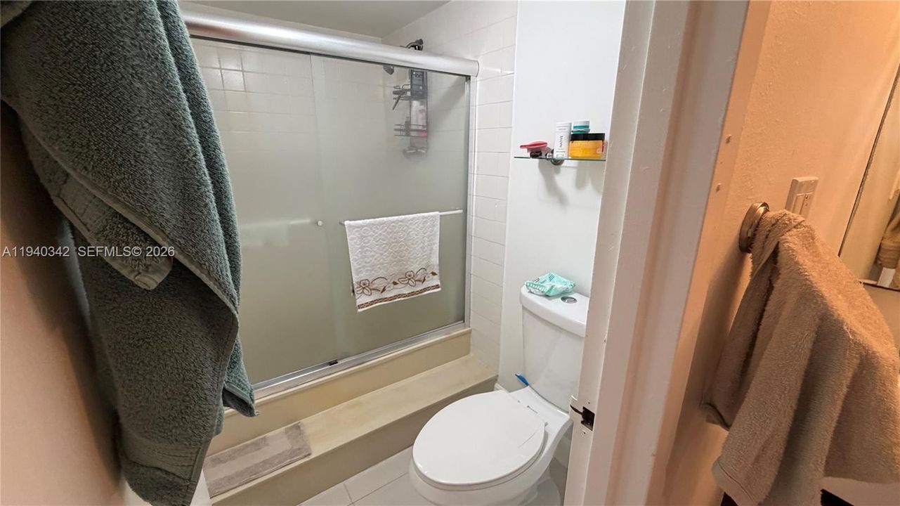 For Rent: $2,500 (2 beds, 2 baths, 1213 Square Feet)