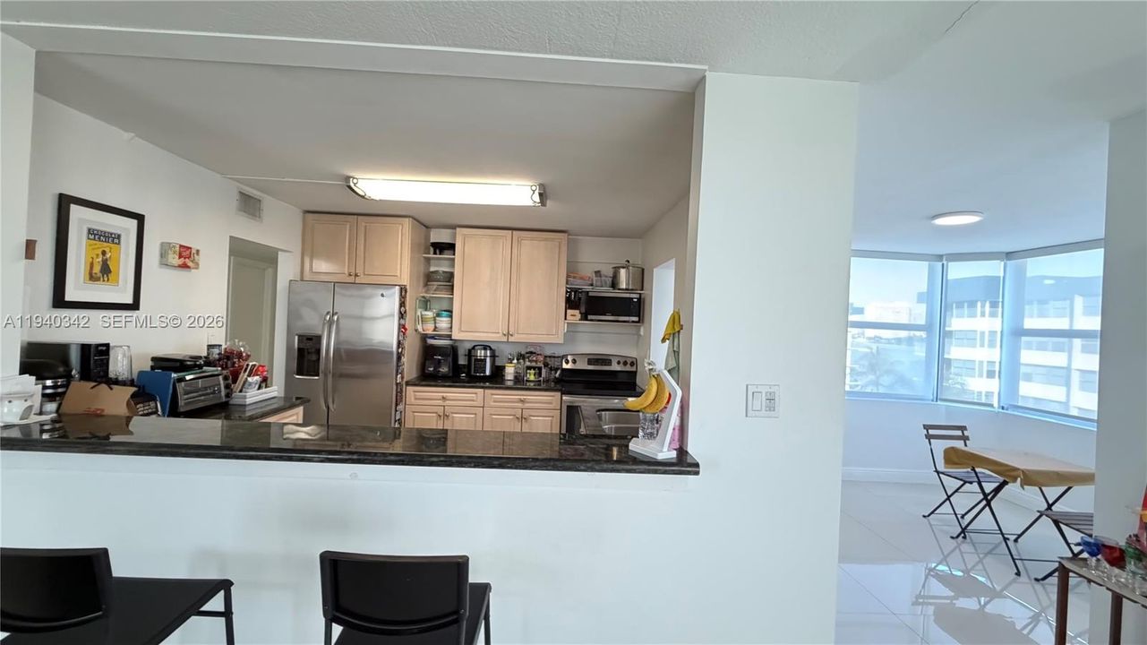 For Rent: $2,500 (2 beds, 2 baths, 1213 Square Feet)