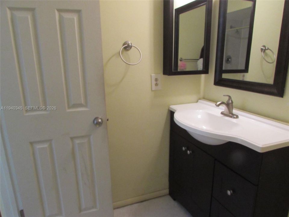 待售: $275,000 (3 贝兹, 2 浴室, 1770 平方英尺)