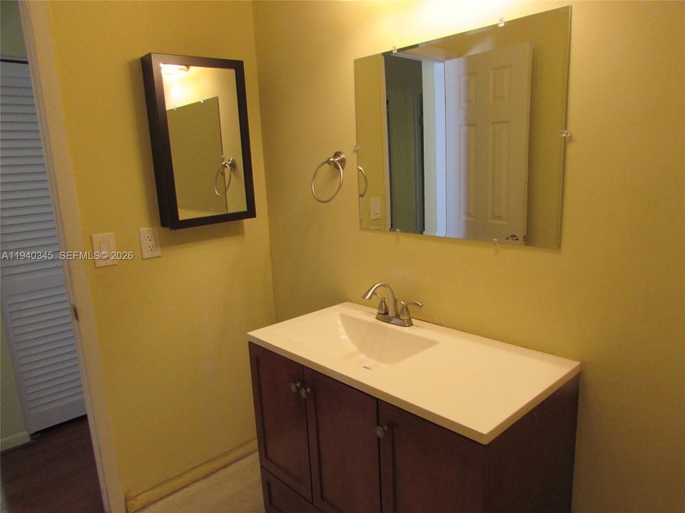 待售: $275,000 (3 贝兹, 2 浴室, 1770 平方英尺)