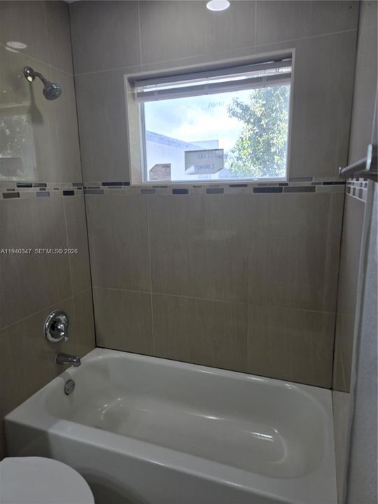 В аренду: $2,600 (3 спален, 2 ванн, 2370 Квадратных фут)