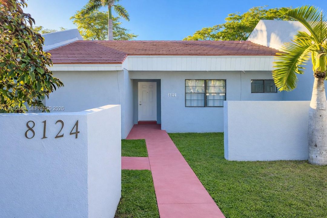 For Rent: $3,000 (3 beds, 2 baths, 1132 Square Feet)