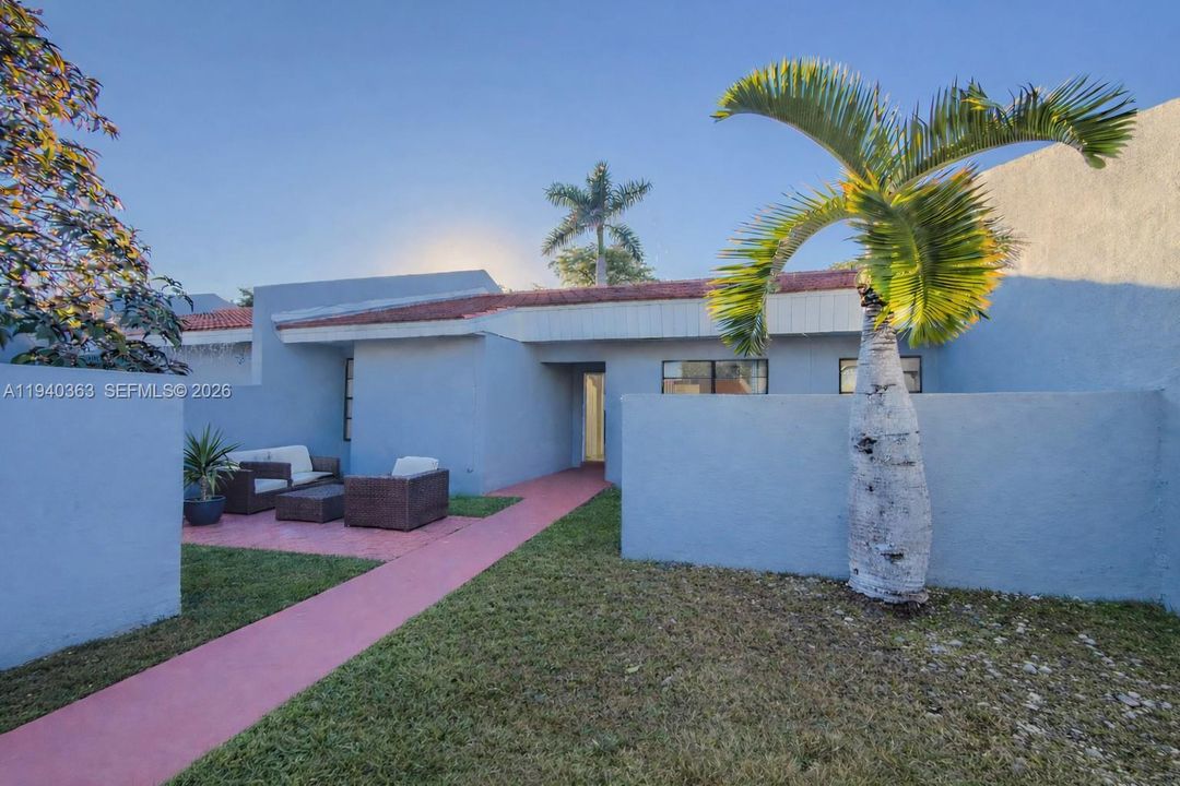 For Rent: $3,000 (3 beds, 2 baths, 1132 Square Feet)