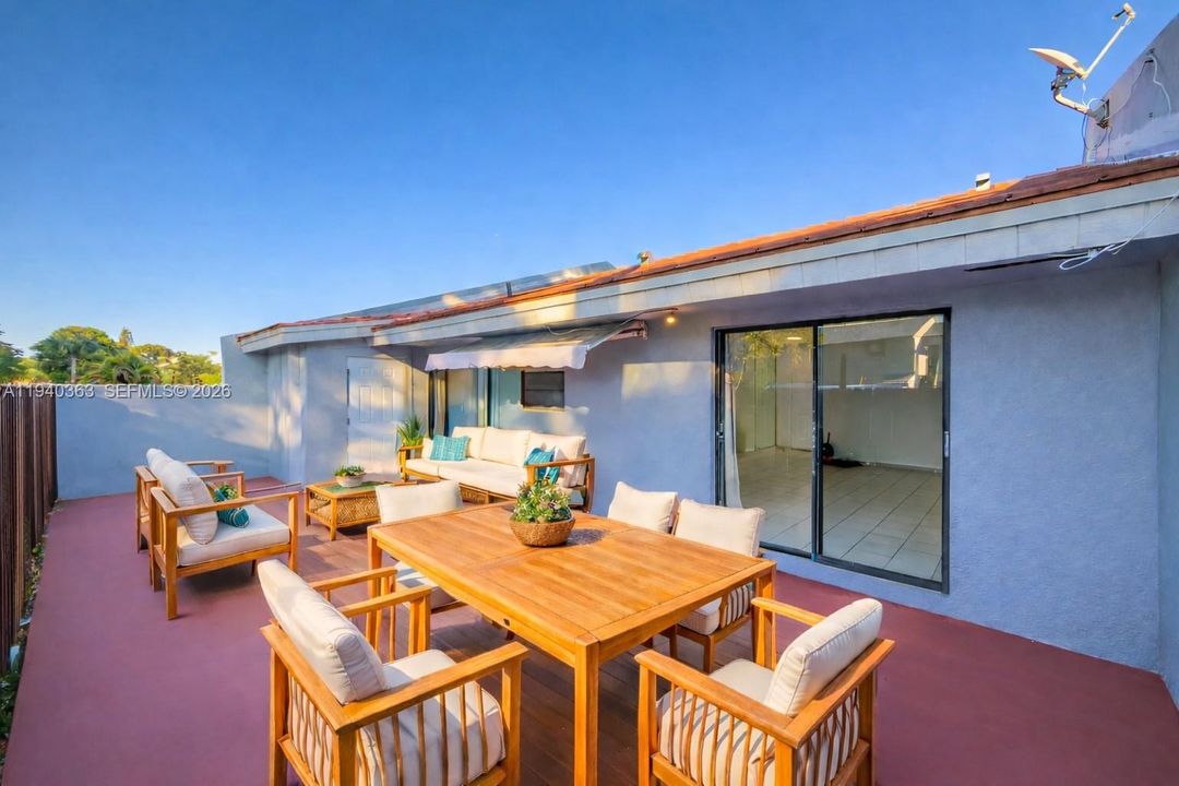 For Rent: $3,000 (3 beds, 2 baths, 1132 Square Feet)