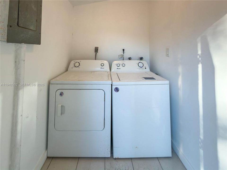 For Rent: $3,000 (3 beds, 2 baths, 1132 Square Feet)