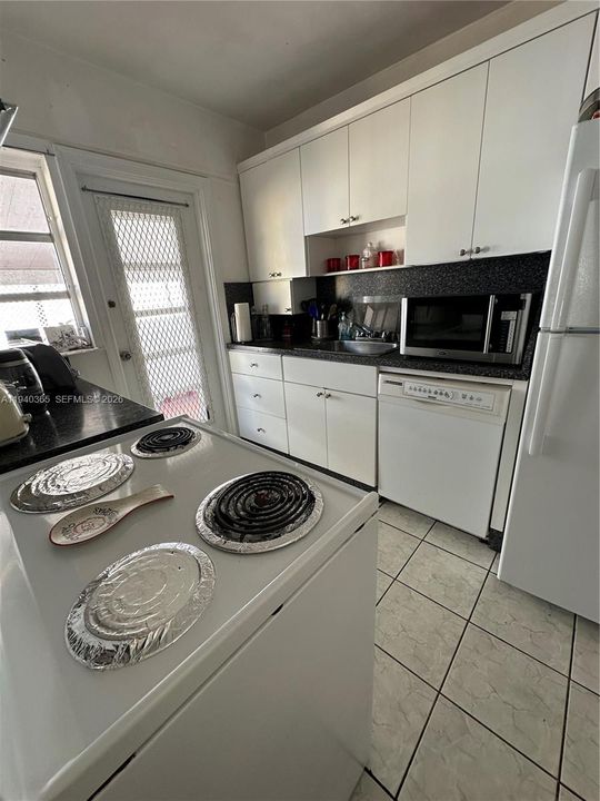 For Sale: $585,000 (3 beds, 2 baths, 1492 Square Feet)