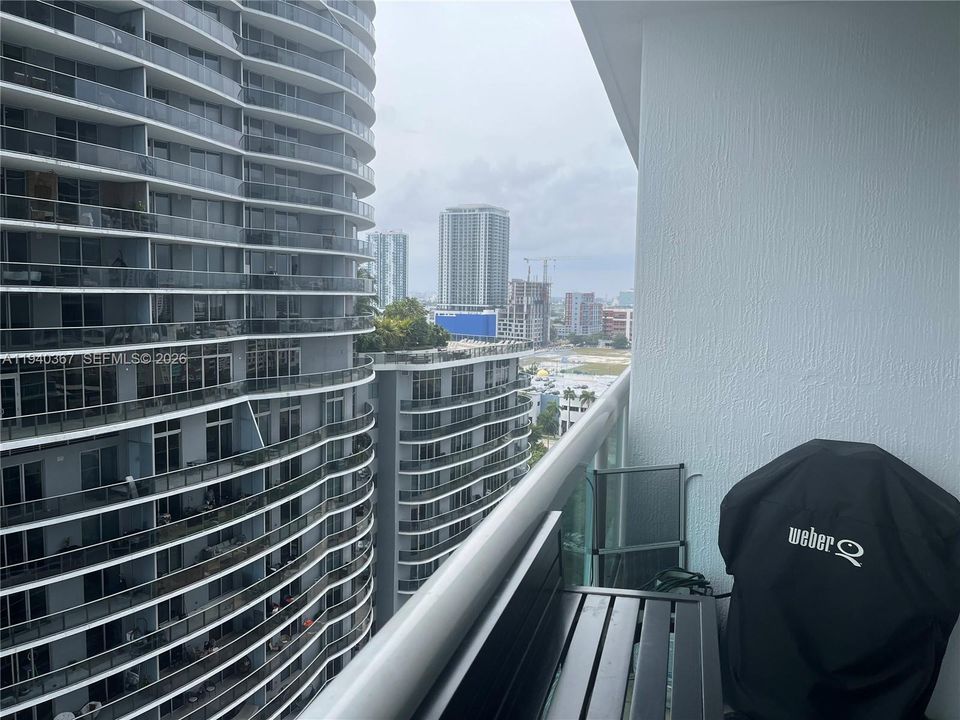 出租: $3,400 (1 贝兹, 1 浴室, 1095 平方英尺)