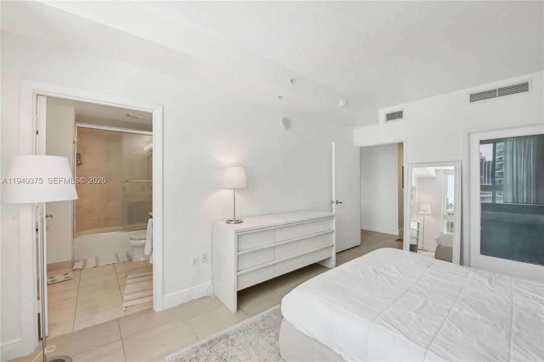 En Venta: $565,000 (2 camas, 2 baños, 1180 Pies cuadrados)