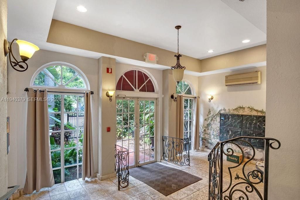 For Rent: $3,300 (2 beds, 2 baths, 905 Square Feet)