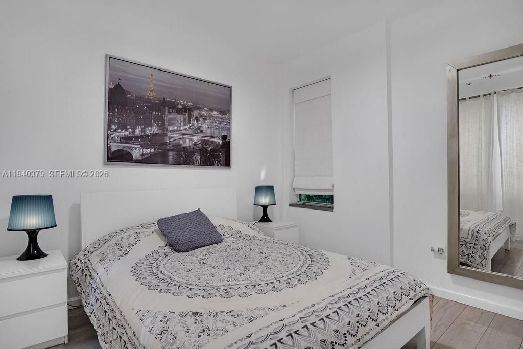 For Rent: $3,300 (2 beds, 2 baths, 905 Square Feet)