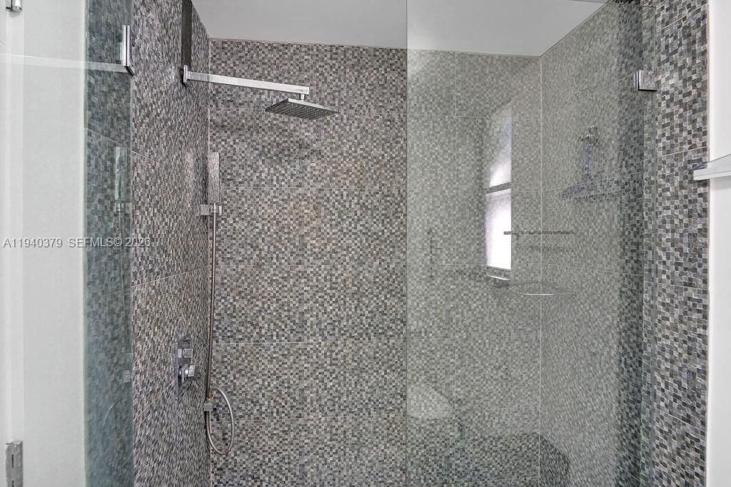 For Rent: $3,300 (2 beds, 2 baths, 905 Square Feet)