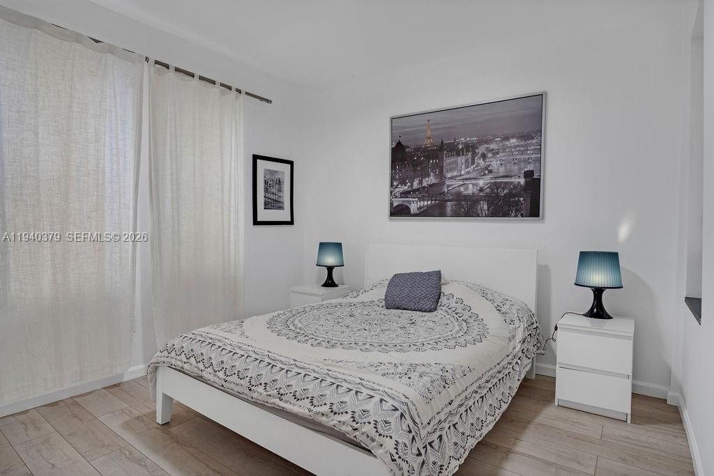 For Rent: $3,300 (2 beds, 2 baths, 905 Square Feet)