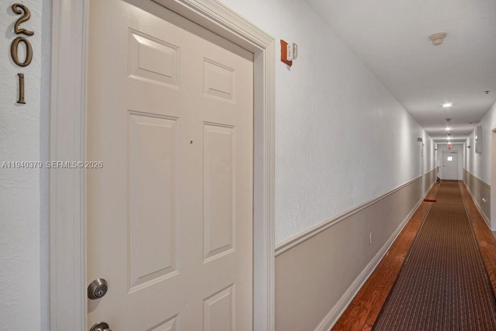 For Rent: $3,300 (2 beds, 2 baths, 905 Square Feet)