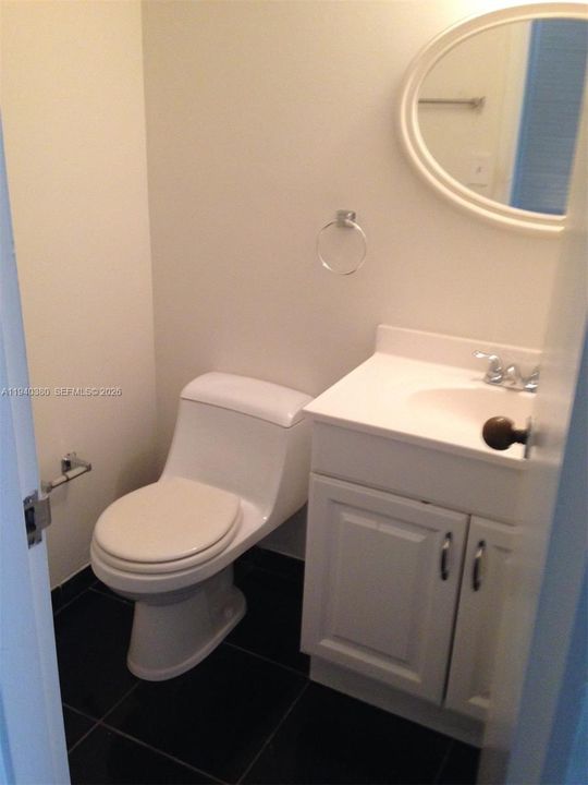 For Rent: $1,950 (1 beds, 1 baths, 767 Square Feet)