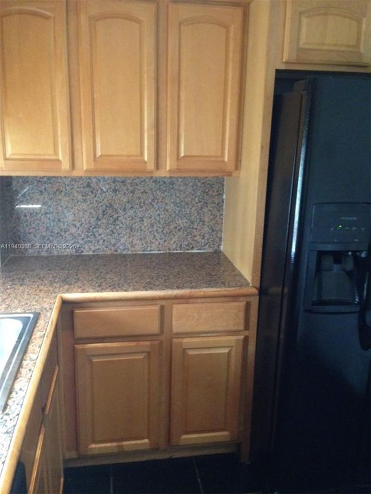 For Rent: $1,950 (1 beds, 1 baths, 767 Square Feet)