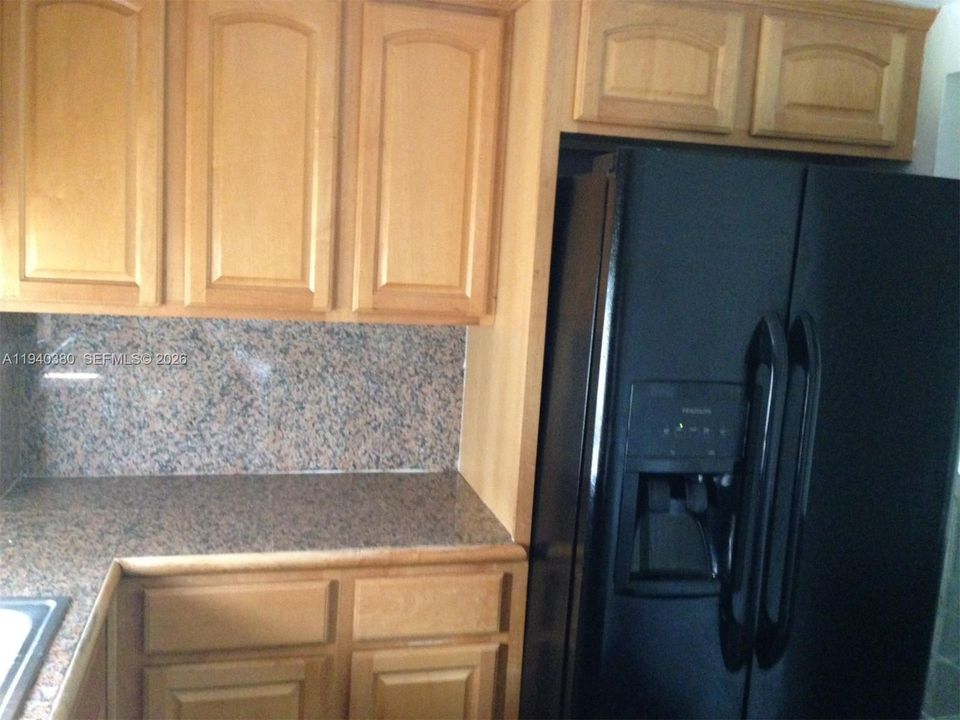 For Rent: $1,950 (1 beds, 1 baths, 767 Square Feet)