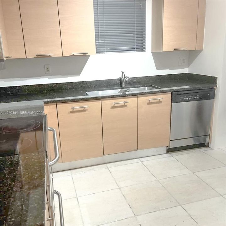 В аренду: $1,850 (2 спален, 2 ванн, 963 Квадратных фут)