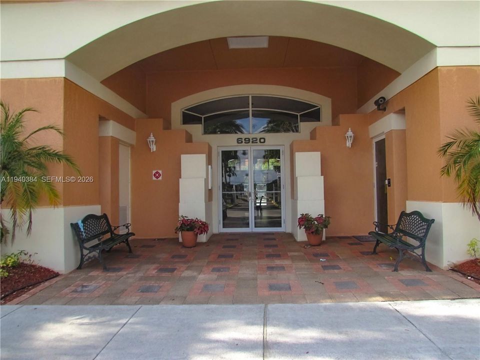 В аренду: $1,850 (2 спален, 2 ванн, 963 Квадратных фут)