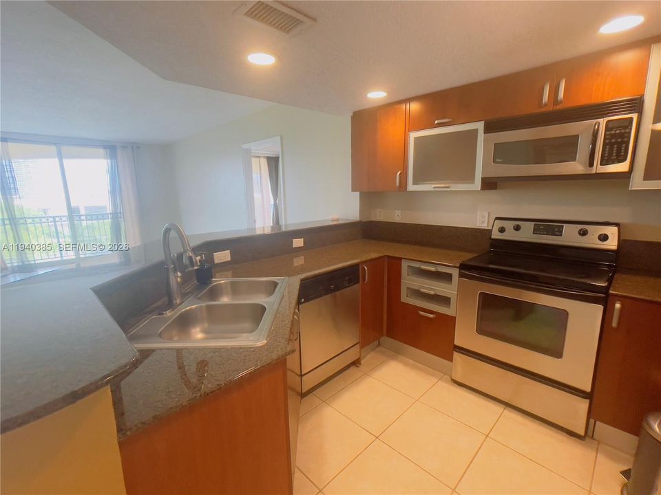 For Rent: $2,550 (2 beds, 2 baths, 1150 Square Feet)