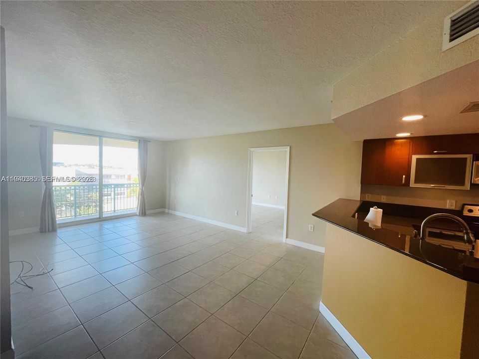 For Rent: $2,550 (2 beds, 2 baths, 1150 Square Feet)