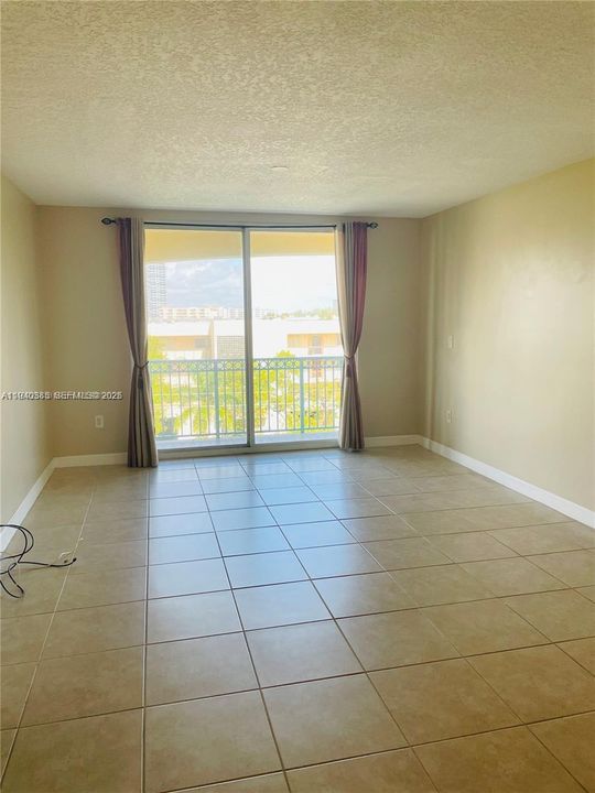For Rent: $2,550 (2 beds, 2 baths, 1150 Square Feet)