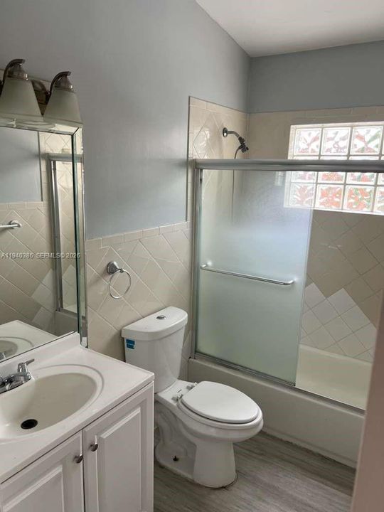 出租: $3,400 (3 贝兹, 2 浴室, 1370 平方英尺)