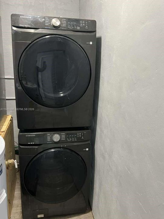 出租: $3,400 (3 贝兹, 2 浴室, 1370 平方英尺)