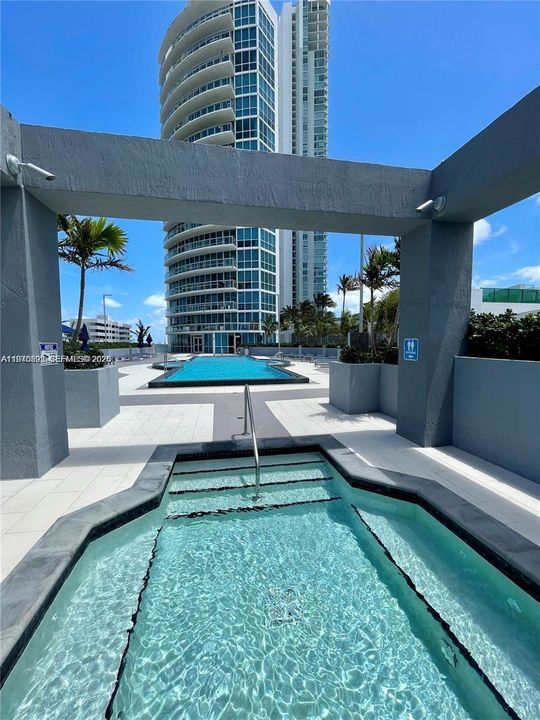 На продажу: $539,000 (2 спален, 2 ванн, 1007 Квадратных фут)