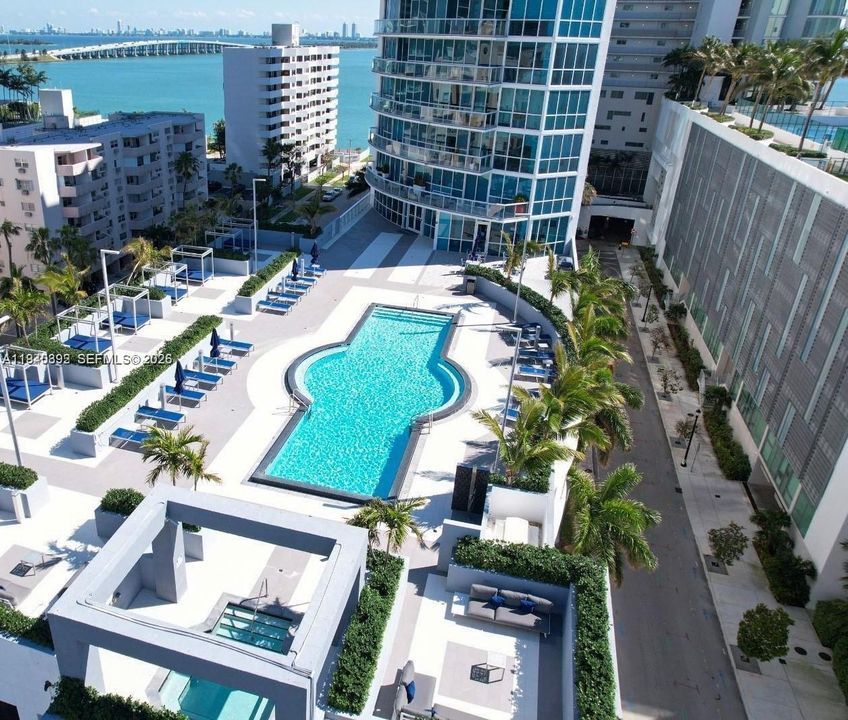 На продажу: $539,000 (2 спален, 2 ванн, 1007 Квадратных фут)