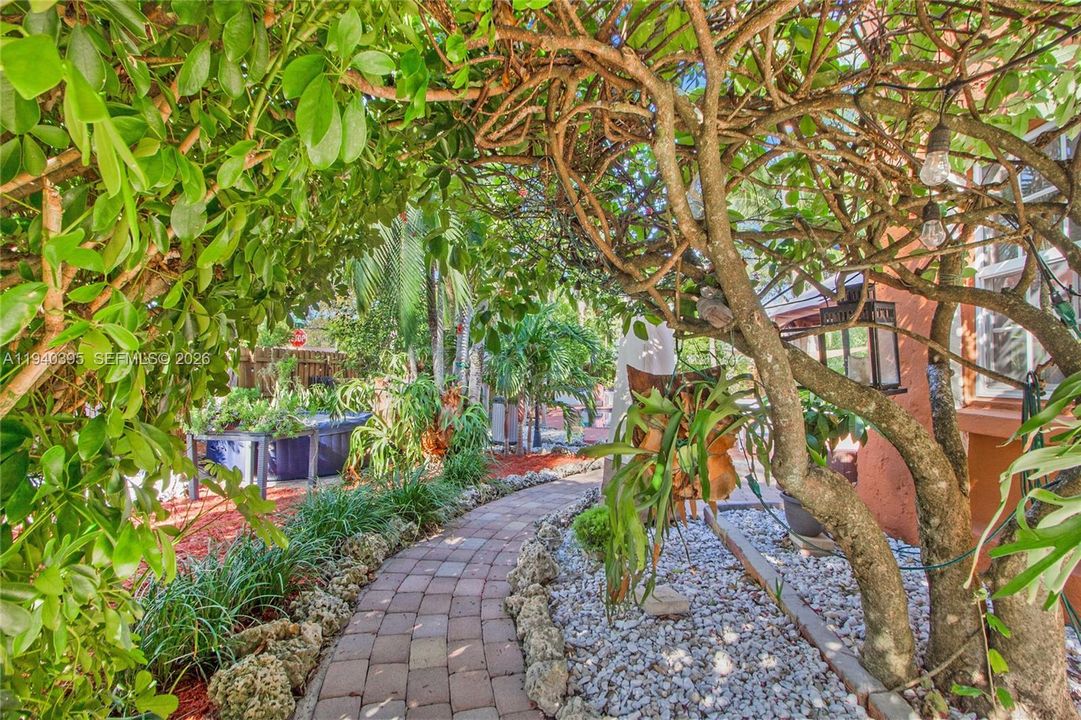 For Rent: $5,950 (2 beds, 2 baths, 2650 Square Feet)