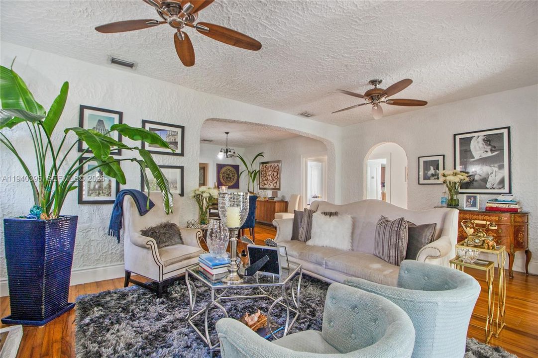 For Rent: $5,950 (2 beds, 2 baths, 2650 Square Feet)