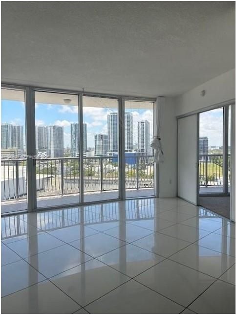 En Venta: $447,500 (2 camas, 2 baños, 1048 Pies cuadrados)