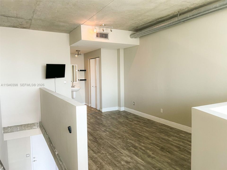 For Rent: $2,800 (0 beds, 1 baths, 795 Square Feet)