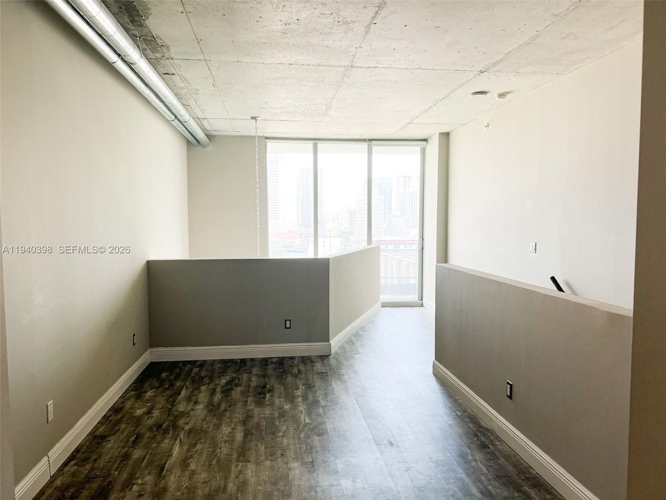 For Rent: $2,800 (0 beds, 1 baths, 795 Square Feet)