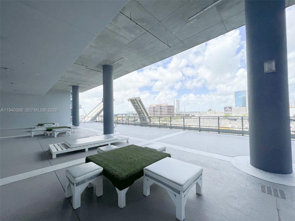 For Rent: $2,800 (0 beds, 1 baths, 795 Square Feet)