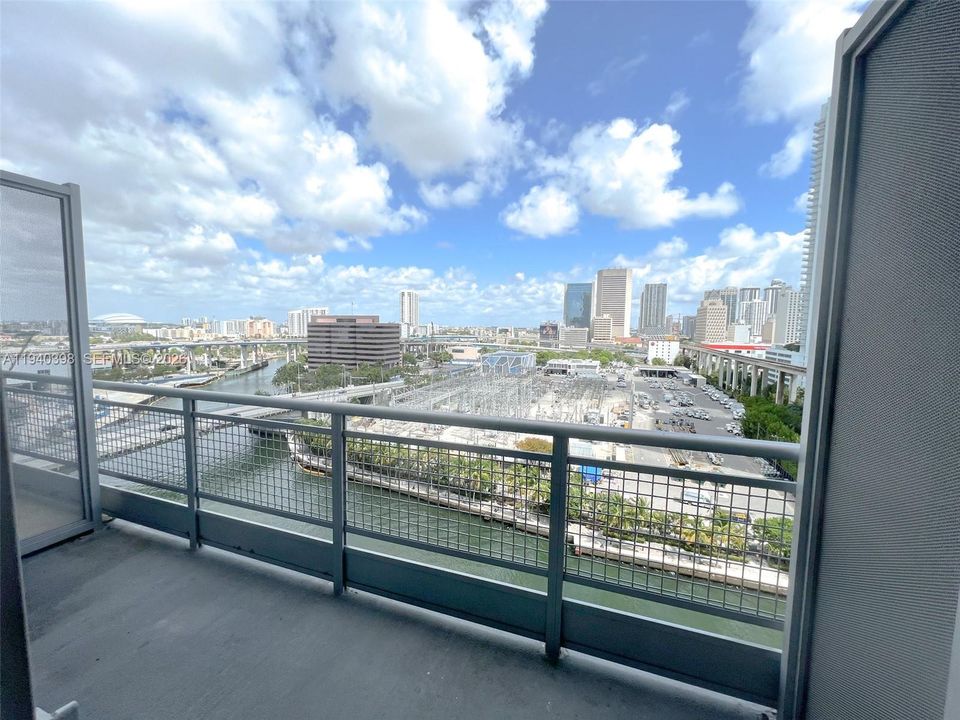 For Rent: $2,800 (0 beds, 1 baths, 795 Square Feet)