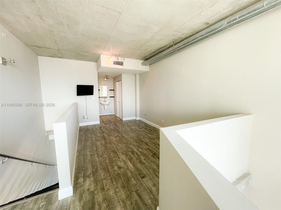 For Rent: $2,800 (0 beds, 1 baths, 795 Square Feet)