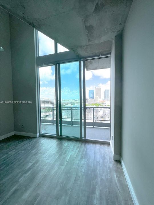 For Rent: $2,800 (0 beds, 1 baths, 795 Square Feet)