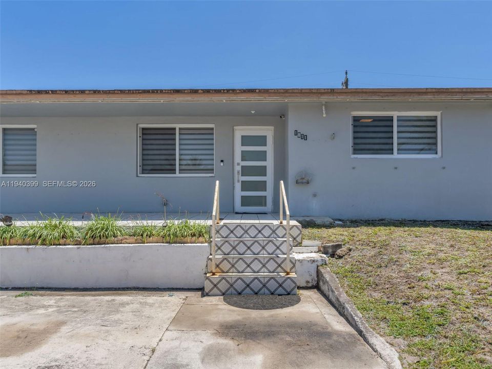 出租: $2,350 (2 贝兹, 1 浴室, 2090 平方英尺)