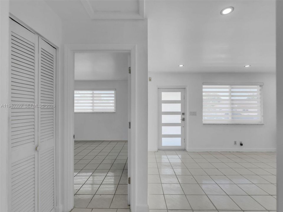 出租: $2,350 (2 贝兹, 1 浴室, 2090 平方英尺)