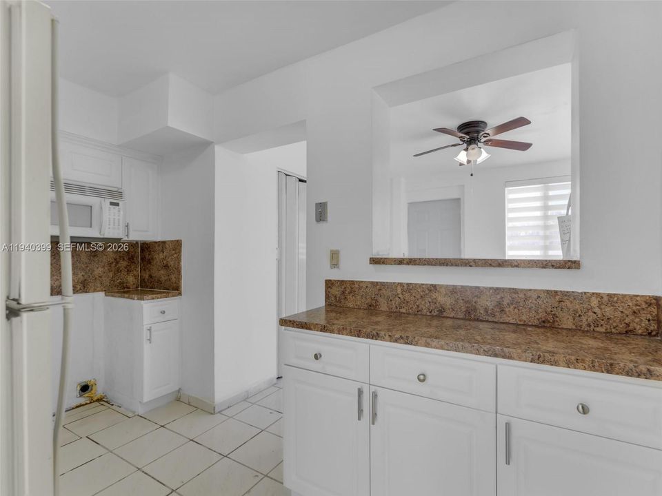 出租: $2,350 (2 贝兹, 1 浴室, 2090 平方英尺)