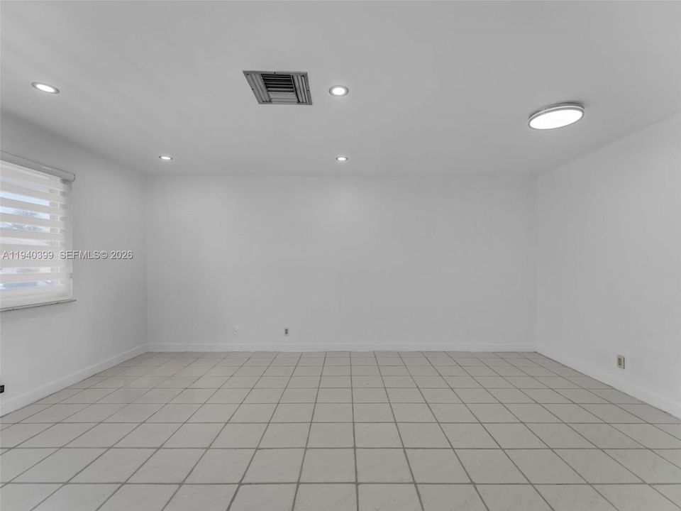 出租: $2,350 (2 贝兹, 1 浴室, 2090 平方英尺)