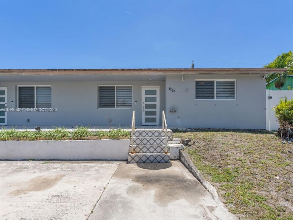 出租: $2,350 (2 贝兹, 1 浴室, 2090 平方英尺)