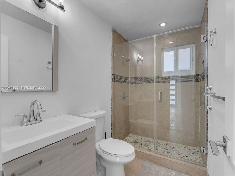 出租: $2,350 (2 贝兹, 1 浴室, 2090 平方英尺)