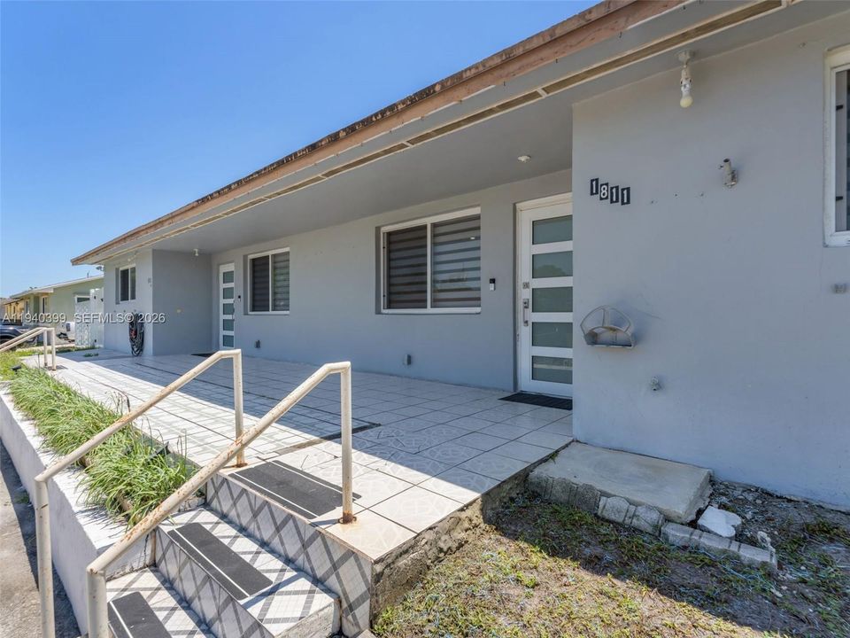 出租: $2,350 (2 贝兹, 1 浴室, 2090 平方英尺)