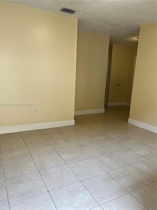 For Rent: $1,700 (1 beds, 1 baths, 600 Square Feet)