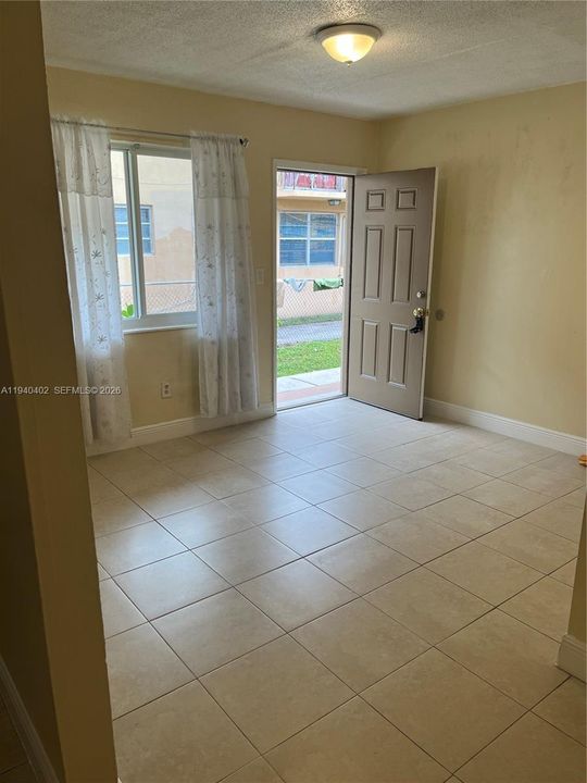 For Rent: $1,700 (1 beds, 1 baths, 600 Square Feet)